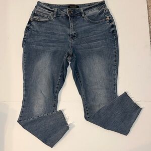 Judy Blue Relaxed fit raw hem jeans
